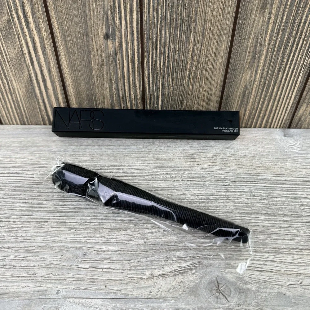 Nars Mie Kabuki Brush #1861 Length 7 Inches Full Size Brand New Sealed Boxed